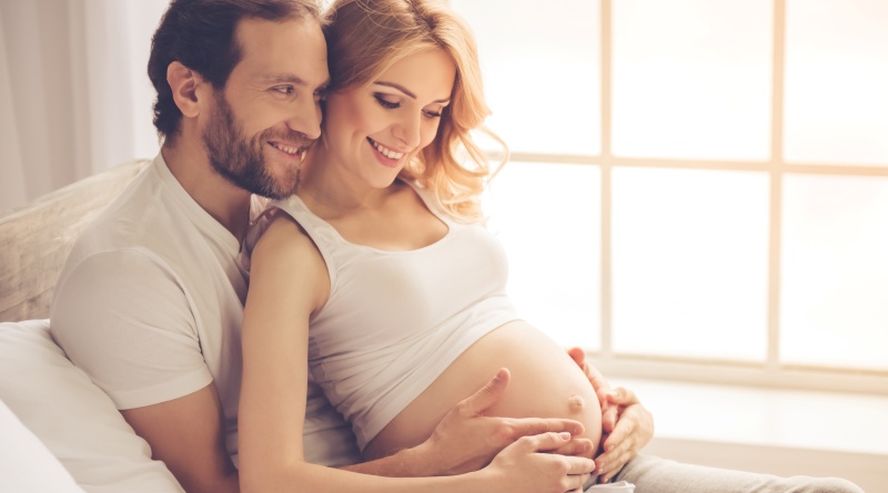jakie są objawy ciąży, kiedy pojawiają się pierwsze oznaki ciąży, jak rozpoznać objawy ciąży, na jakie objawy w ciąży uważać