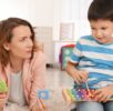 Jak rozpoznać i reagować na objawy autyzmu u małych dzieci?